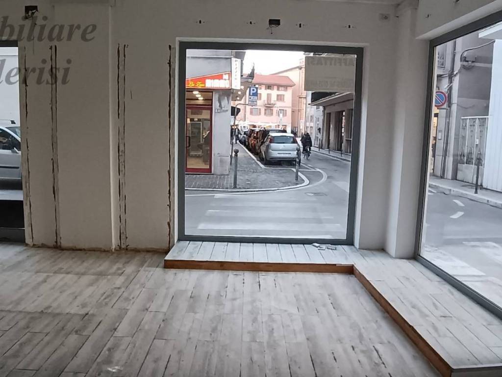 negozio in affitto a San Benedetto del Tronto