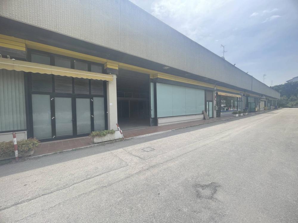 locale commerciale in affitto a San Benedetto del Tronto