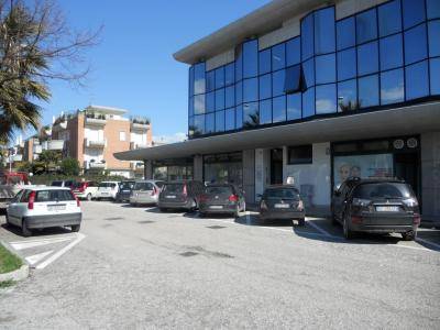 locale commerciale in affitto a San Benedetto del Tronto in zona Sentina