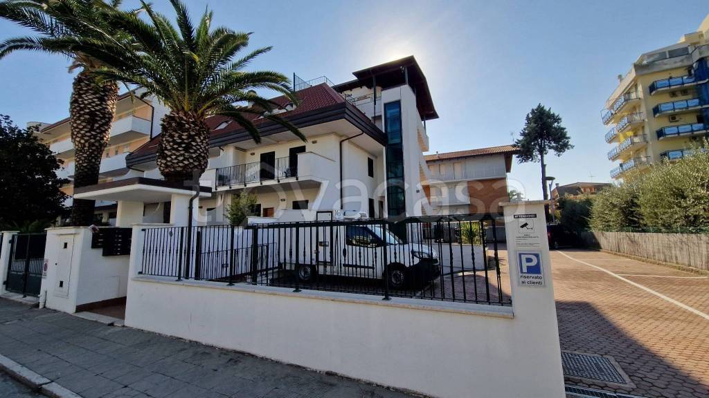 appartamento in affitto a San Benedetto del Tronto in zona Sentina
