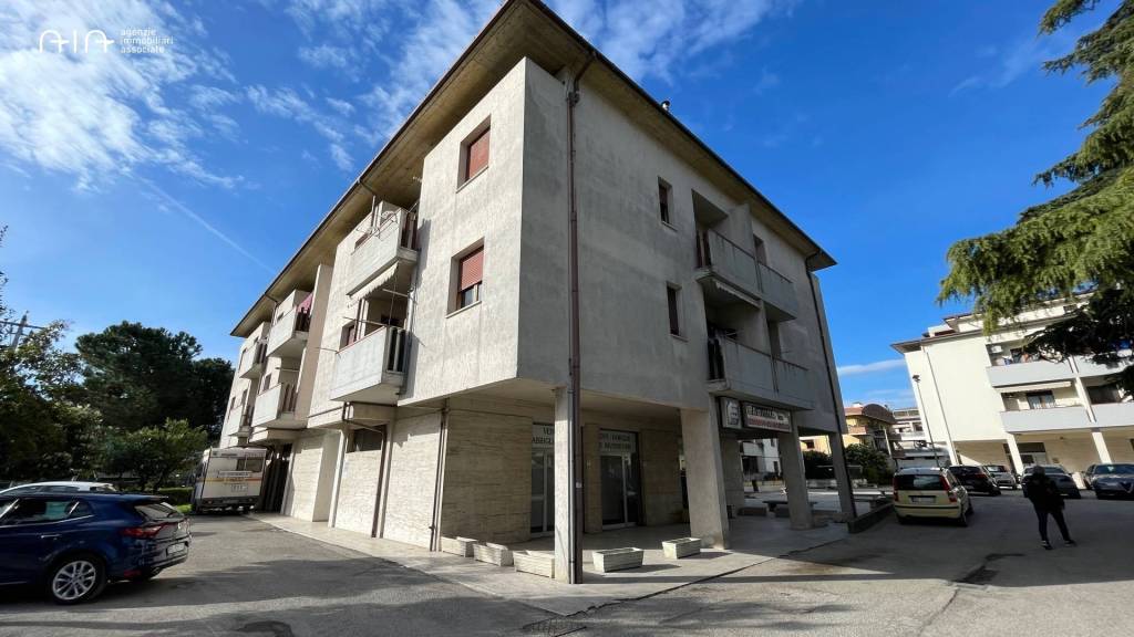 negozio in affitto a Spinetoli