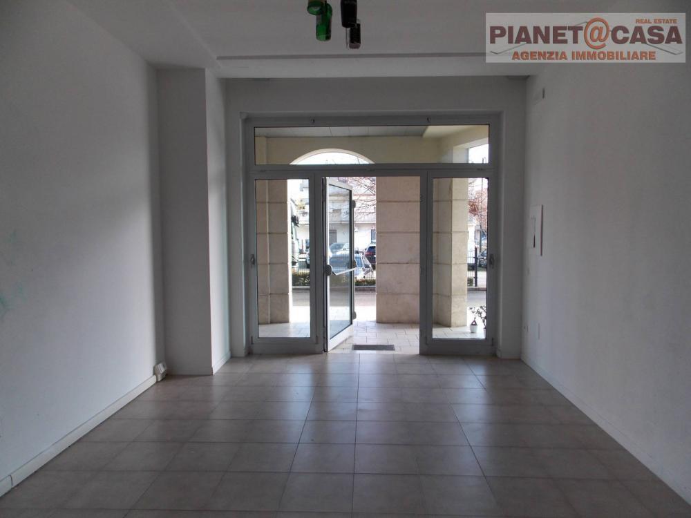 negozio in affitto a Spinetoli in zona Pagliare