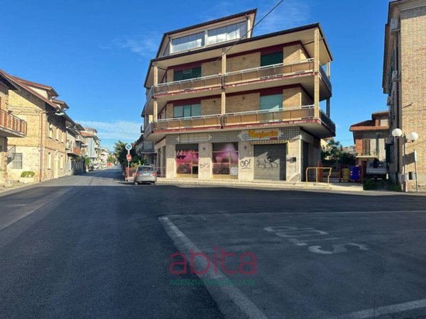 locale commerciale in affitto a Spinetoli in zona Pagliare