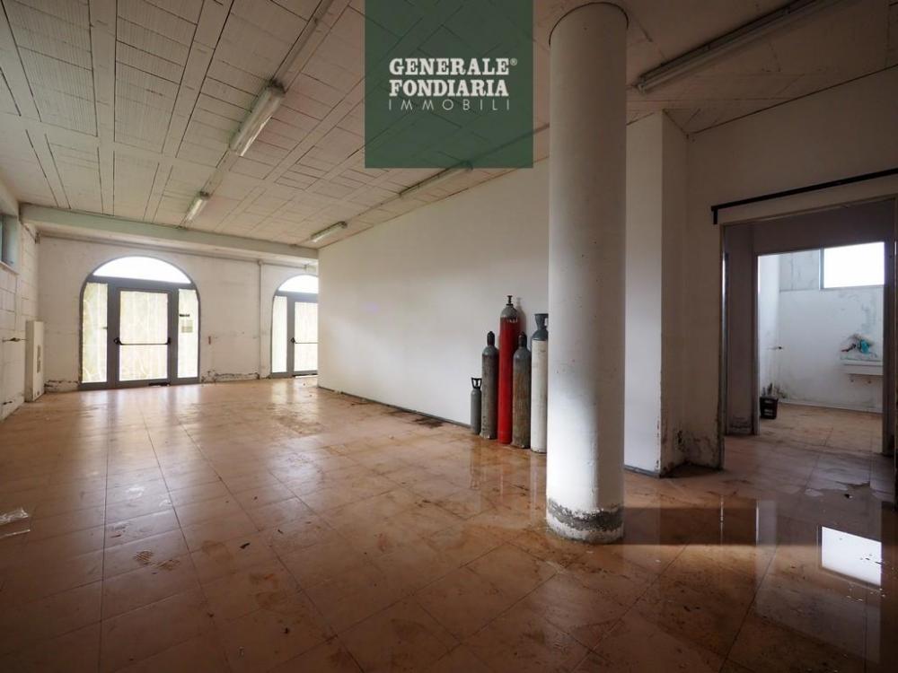 locale di sgombero in affitto ad Aulla