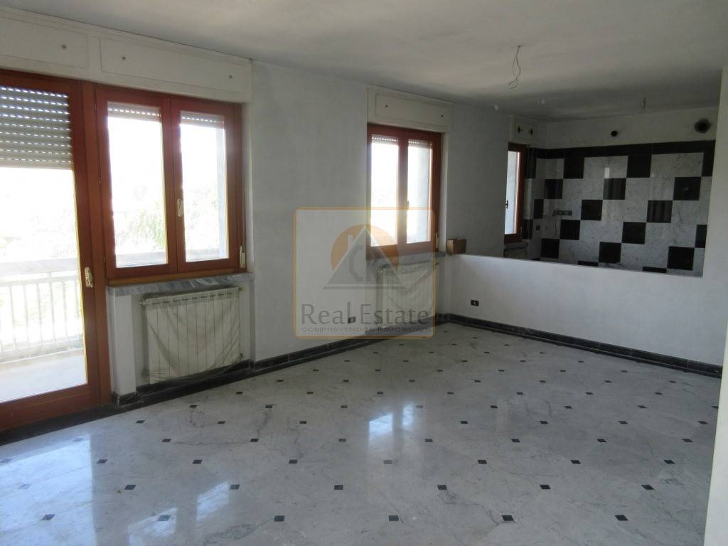 appartamento in affitto a Carrara in zona Marina di Carrara
