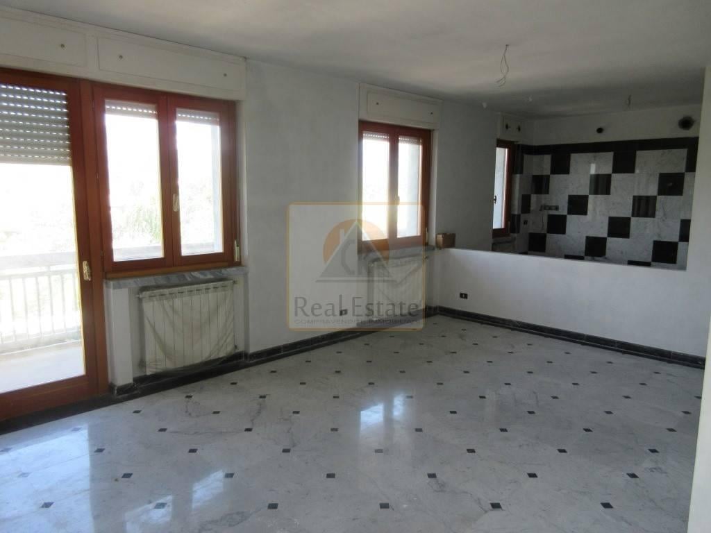 appartamento in affitto a Carrara in zona Marina di Carrara