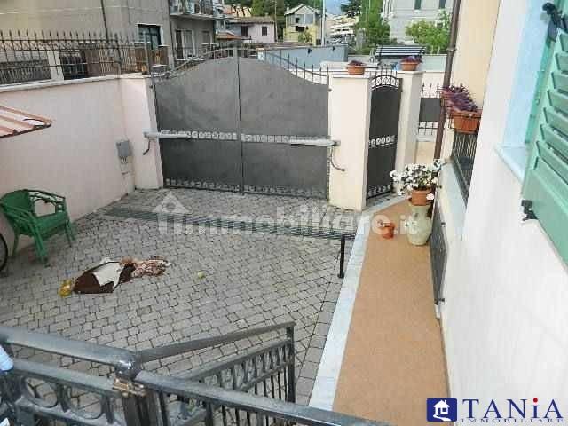 camera singola in affitto a Carrara in zona Avenza