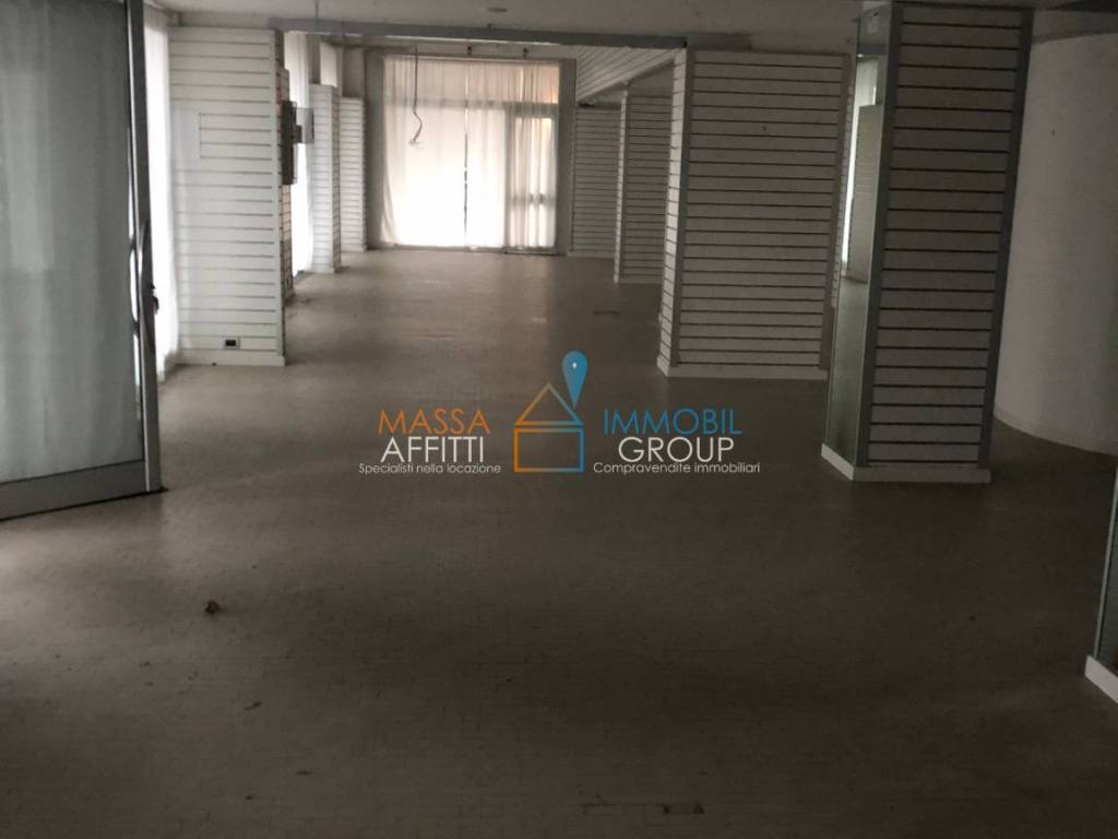 negozio in affitto a Carrara in zona Marina di Carrara