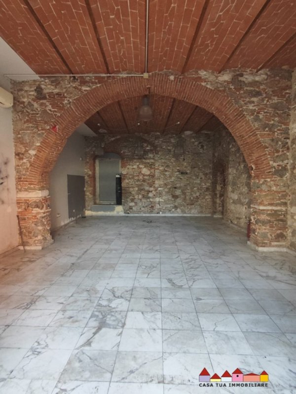 locale commerciale in affitto a Carrara in zona Centro Città