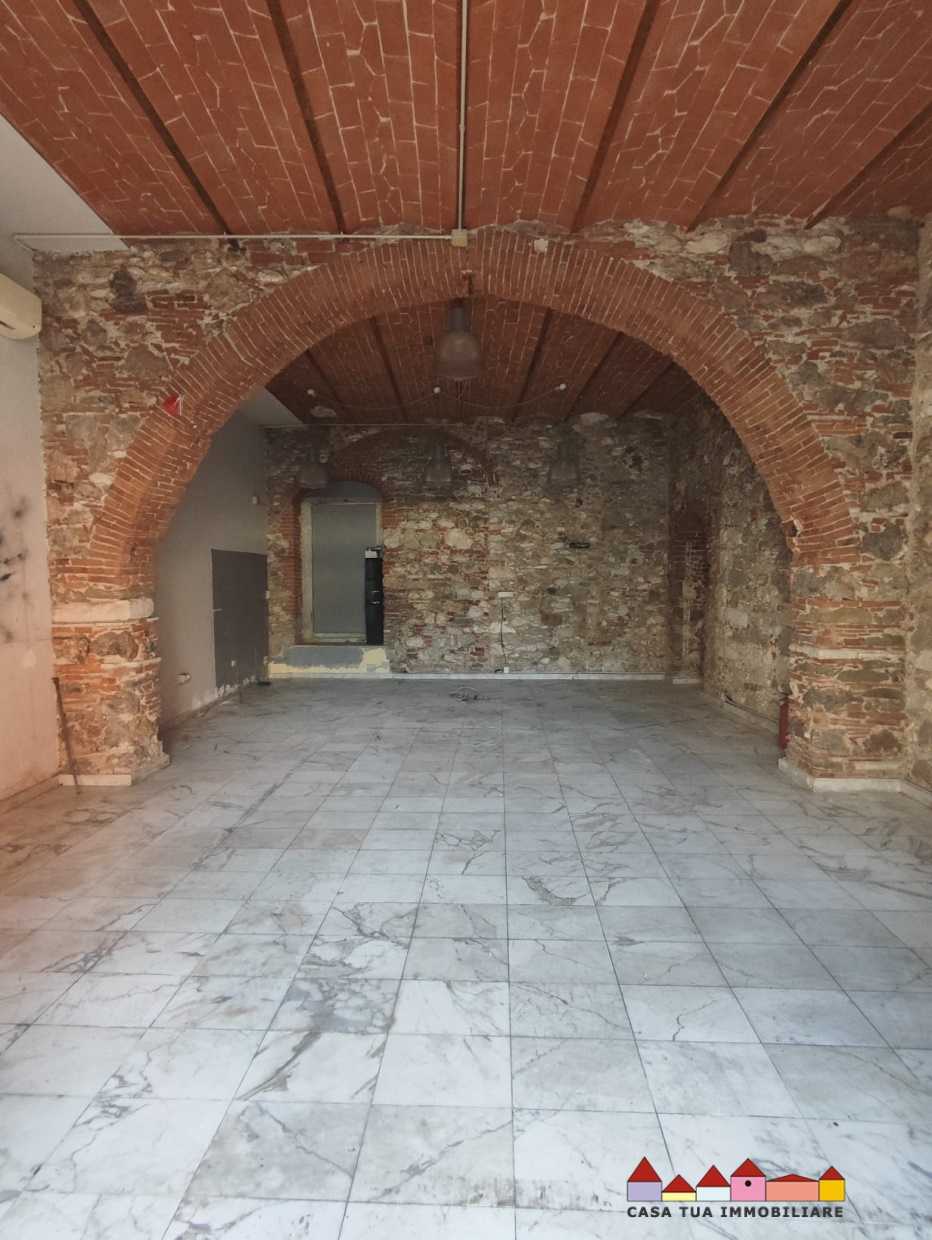 locale commerciale in affitto a Carrara in zona Centro Città