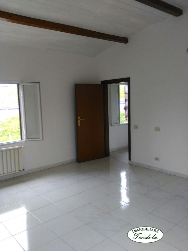 appartamento in affitto a Carrara in zona Marina di Carrara