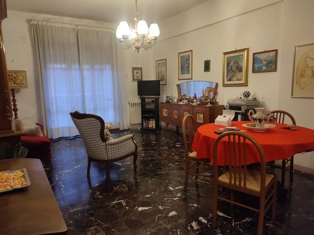 appartamento in affitto a Carrara in zona Marina di Carrara