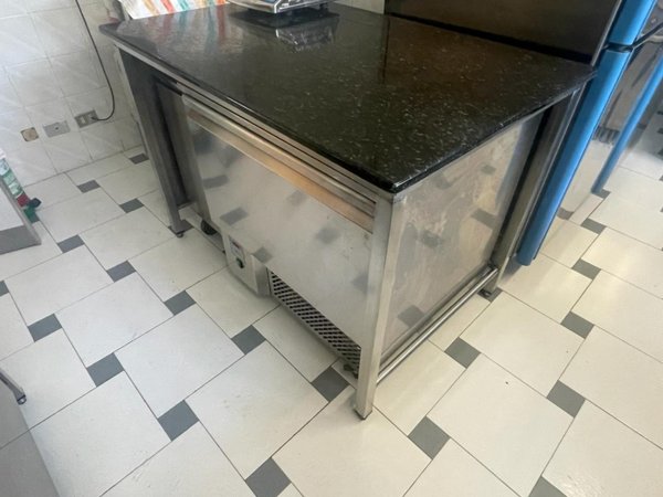 negozio in affitto a Carrara in zona Centro Città