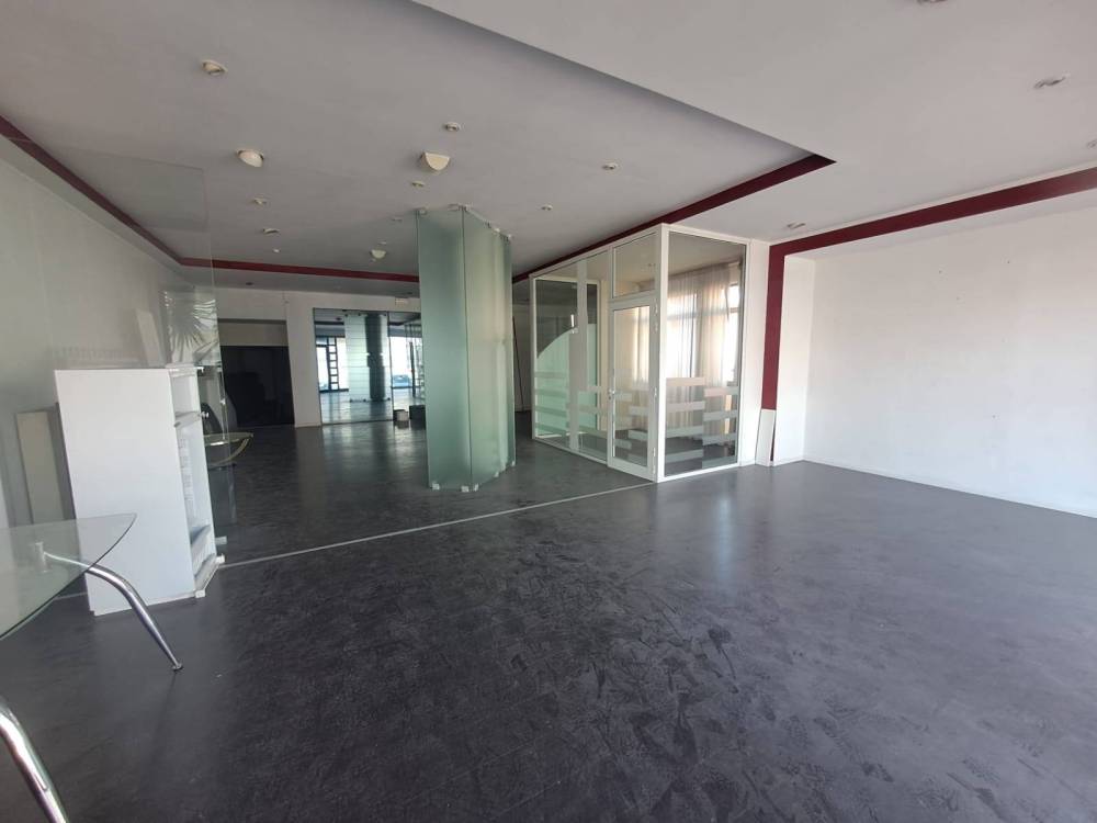 locale commerciale in affitto a Carrara in zona Avenza