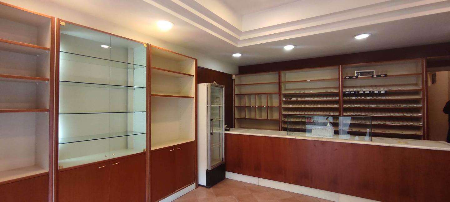 locale commerciale in affitto a Carrara in zona Marina di Carrara