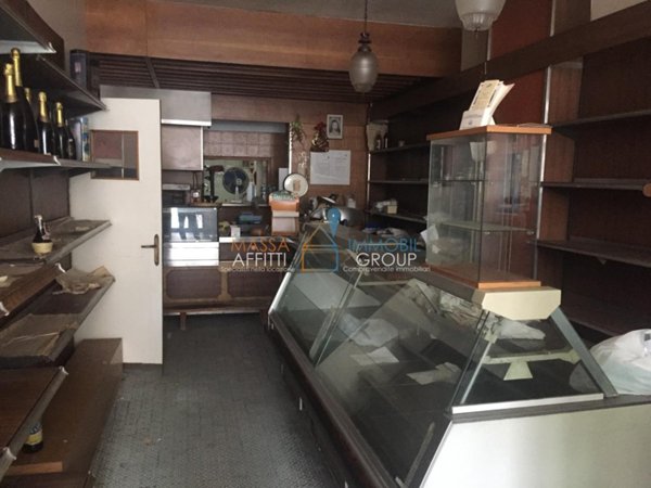 negozio in affitto a Carrara