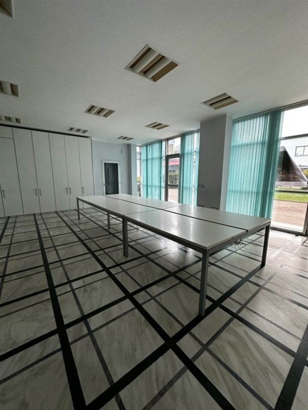 ufficio in affitto a Carrara in zona Avenza
