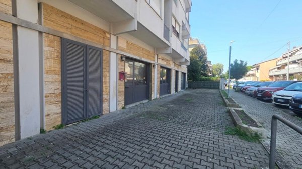 locale commerciale in affitto a Carrara in zona Marina di Carrara