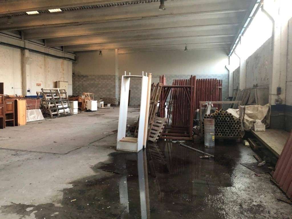 capannone in affitto a Carrara