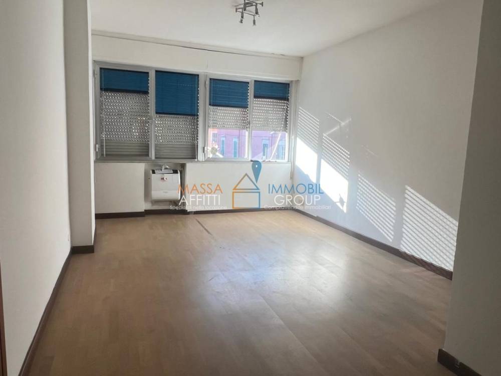 ufficio in affitto a Carrara in zona Centro Città