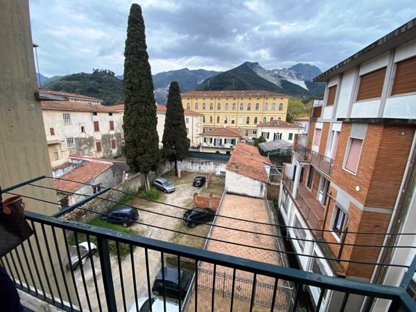 appartamento in affitto a Carrara in zona Centro Città