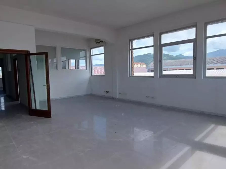 ufficio in affitto a Carrara in zona Marina di Carrara