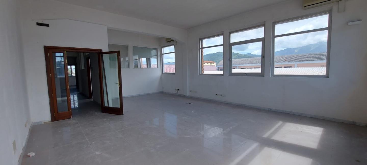 ufficio in affitto a Carrara in zona Marina di Carrara