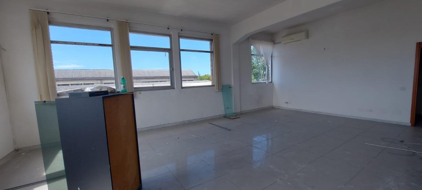 ufficio in affitto a Carrara in zona Marina di Carrara