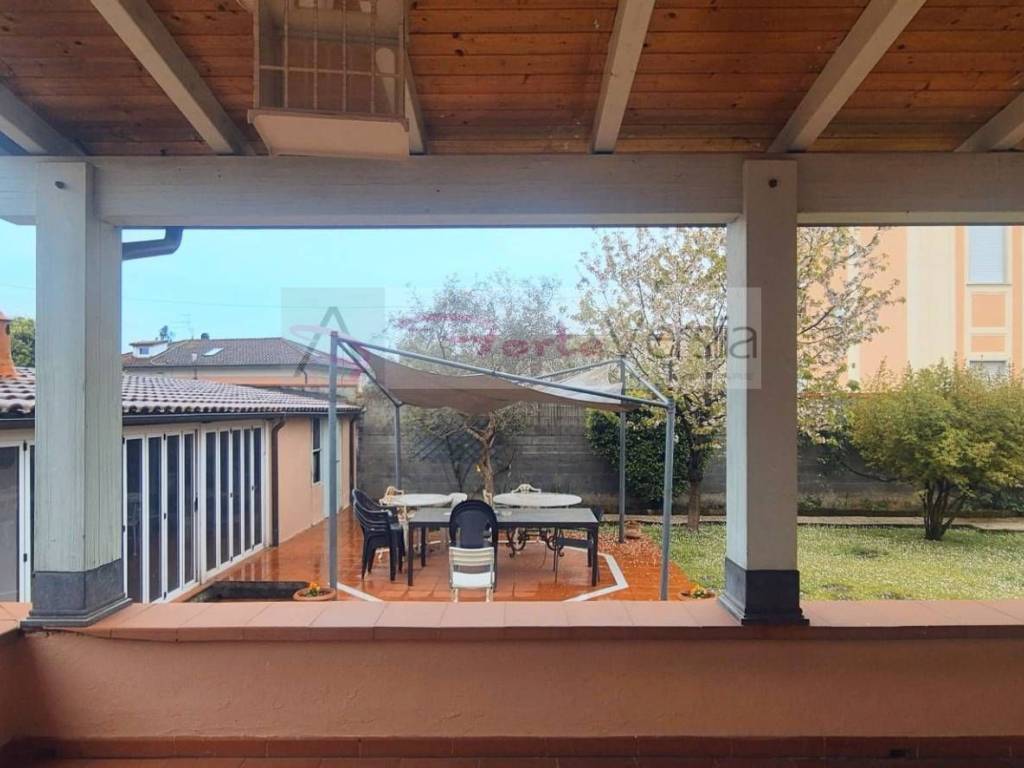 casa indipendente in affitto a Carrara in zona Avenza