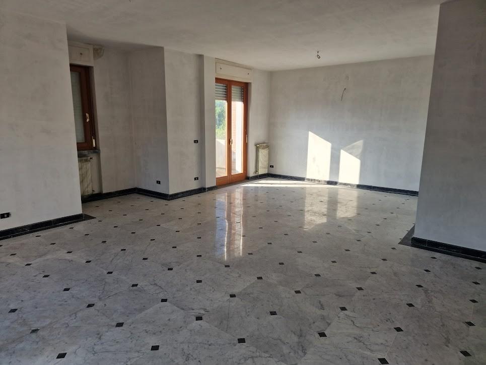 appartamento in affitto a Carrara in zona Marina di Carrara