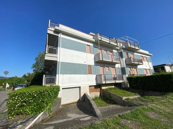 appartamento in affitto a Carrara in zona Marina di Carrara
