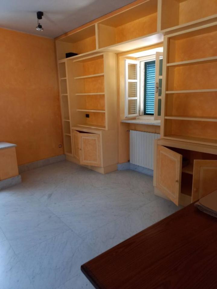 appartamento in affitto a Carrara in zona Centro Città