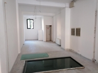 negozio in affitto a Carrara in zona Centro Città