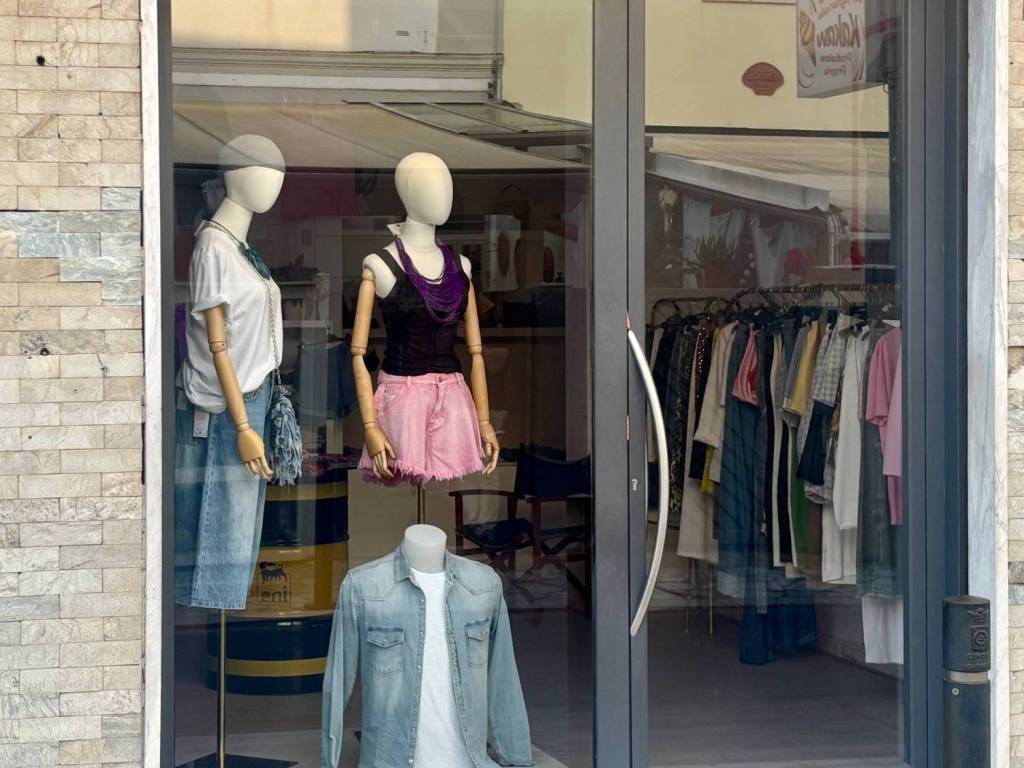 negozio in affitto a Carrara in zona Marina di Carrara