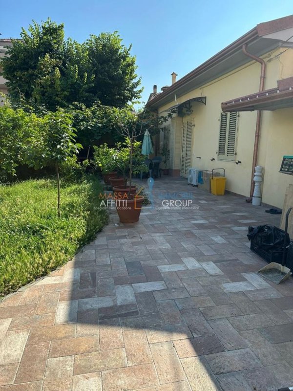 appartamento in affitto a Carrara in zona Marina di Carrara
