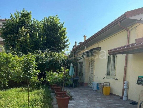 appartamento in affitto a Carrara in zona Marina di Carrara