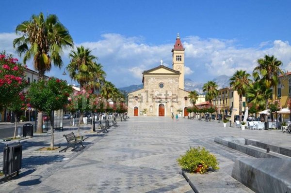 appartamento in affitto a Carrara in zona Marina di Carrara