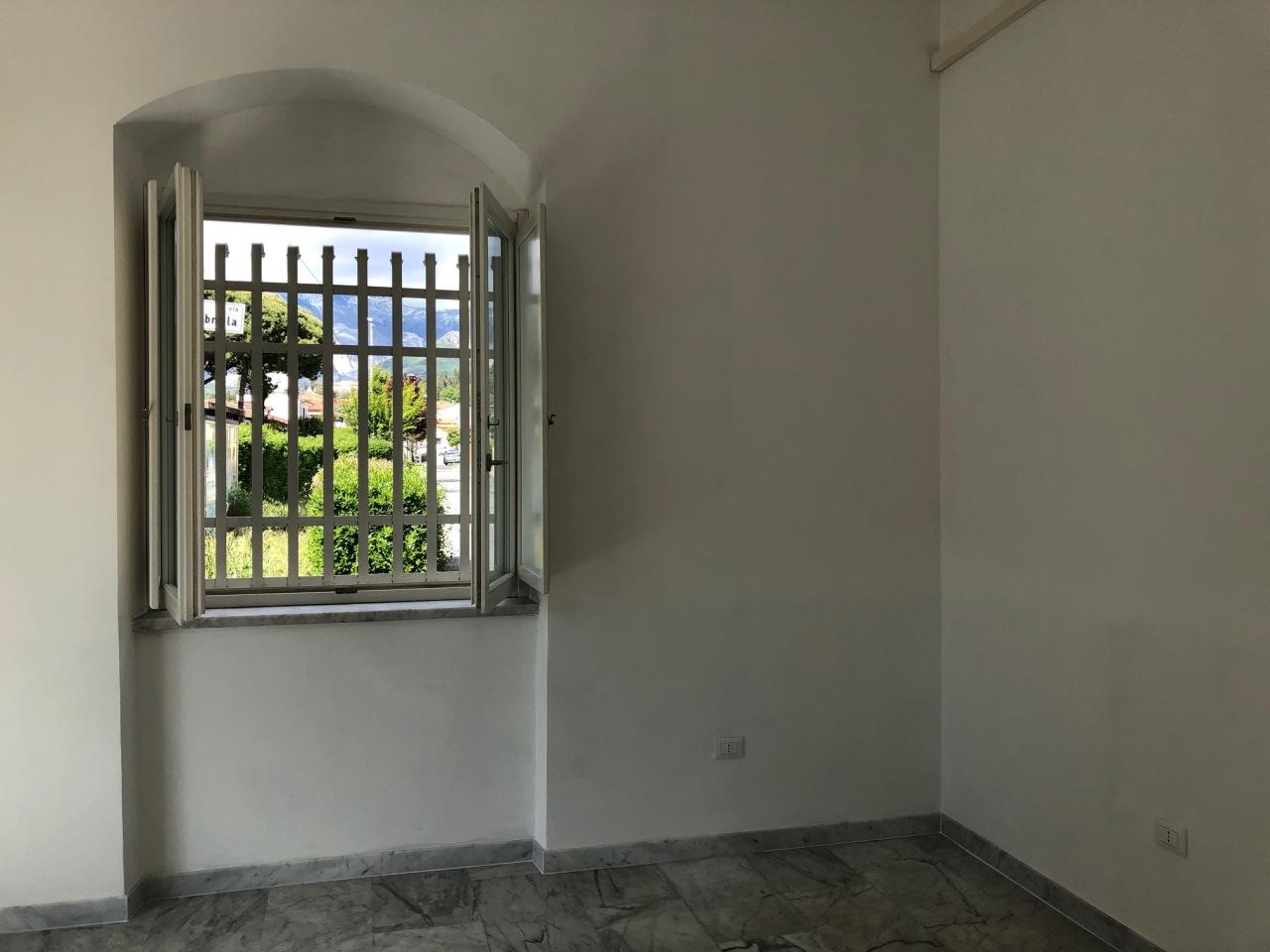 appartamento in affitto a Carrara in zona Avenza