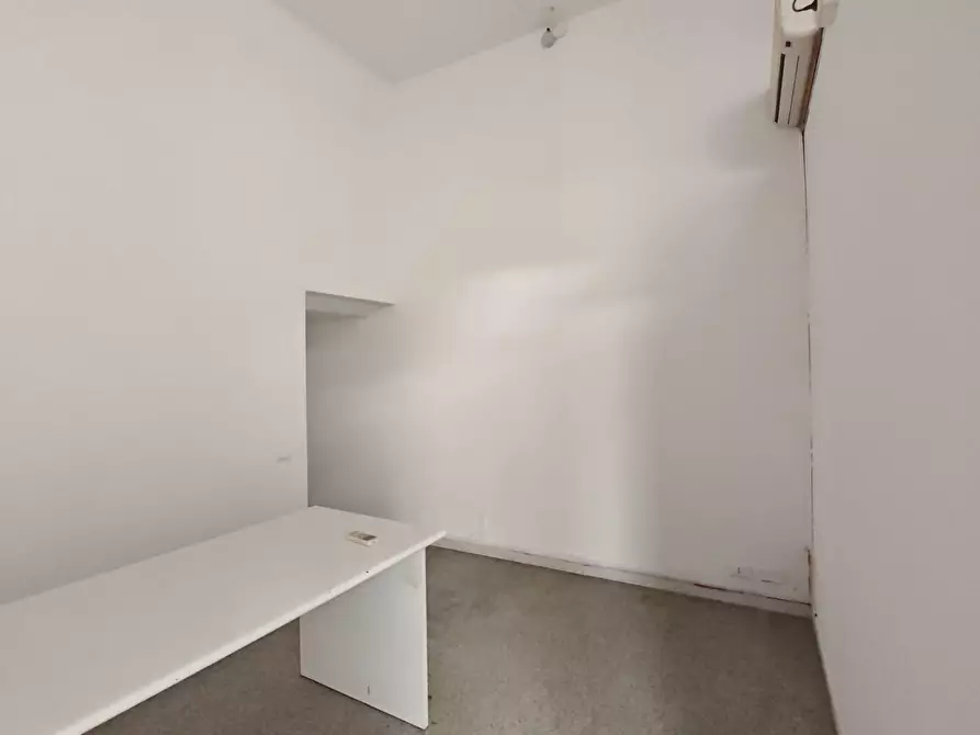 locale commerciale in affitto a Carrara in zona Avenza