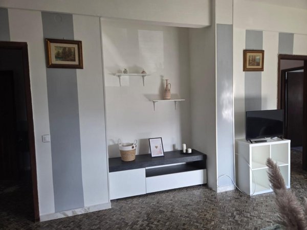 appartamento in affitto a Carrara in zona Marina di Carrara