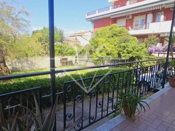 appartamento in affitto a Carrara in zona Marina di Carrara