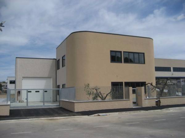 locale commerciale in affitto a Carrara in zona Avenza
