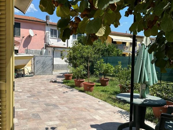 casa indipendente in affitto a Carrara in zona Marina di Carrara