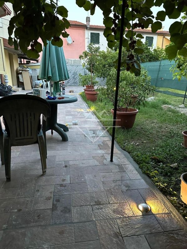 casa indipendente in affitto a Carrara in zona Avenza