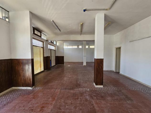 negozio in affitto a Carrara