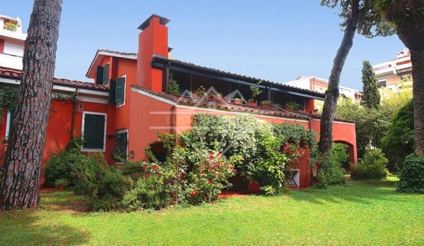 casa indipendente in affitto a Carrara in zona Avenza