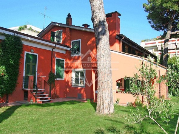 casa indipendente in affitto a Carrara in zona Avenza