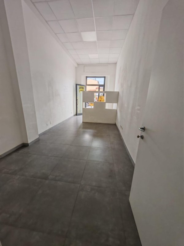 locale commerciale in affitto a Carrara in zona Marina di Carrara