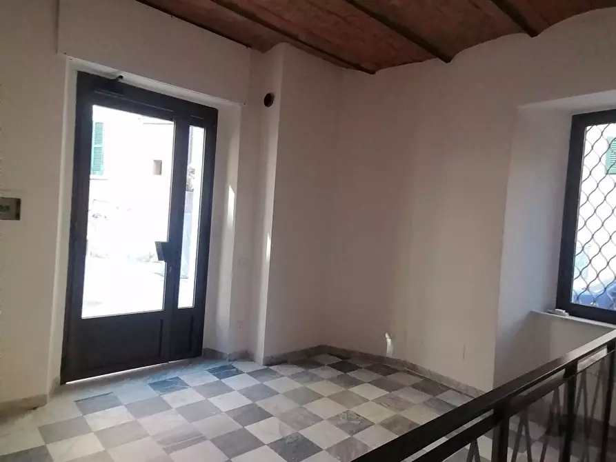 locale commerciale in affitto a Carrara