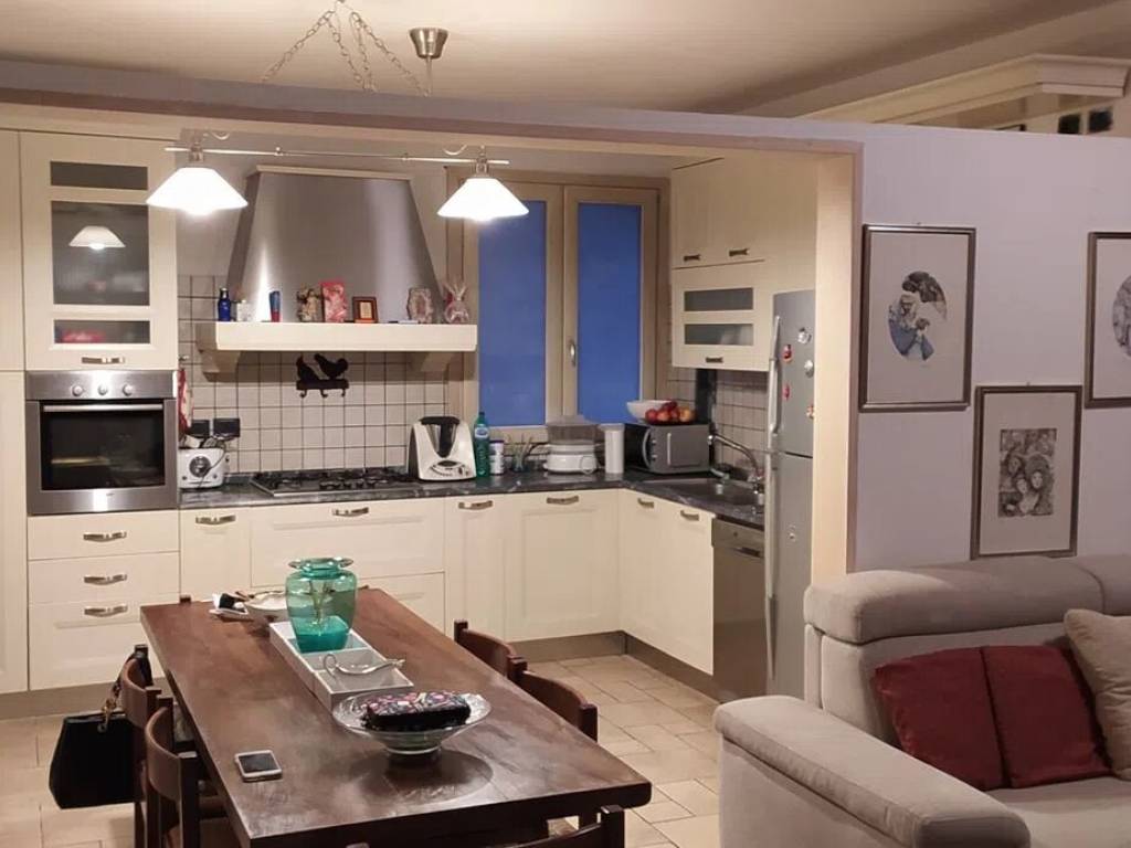 casa indipendente in affitto a Carrara in zona Avenza